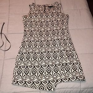B36 Tribal print stretch sheath dress EUC